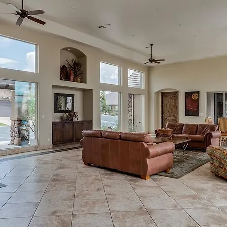 Sun-E-Scape- Relax In The Desert! Large Wrap Around Patio! Relax & Enjoy!